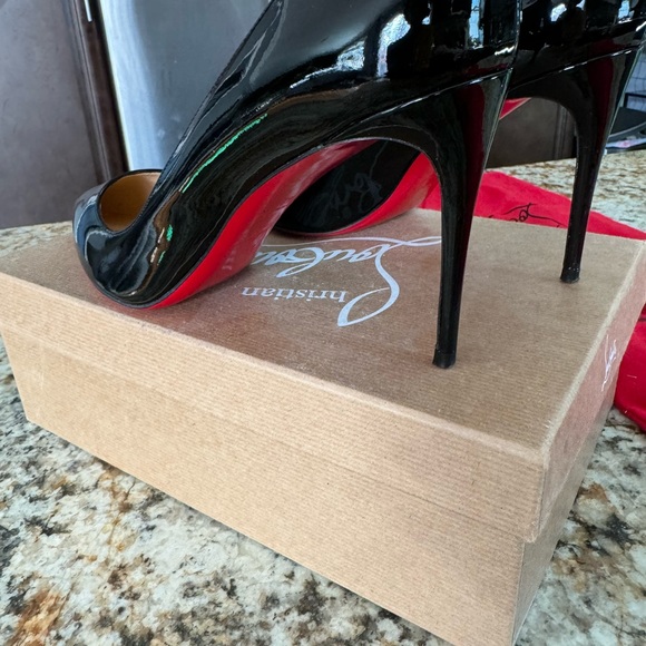 CHRISTIAN LOUBOUTIN
Pigalle patent leather heels
42 EU
Very good condition - Picture 3 of 10